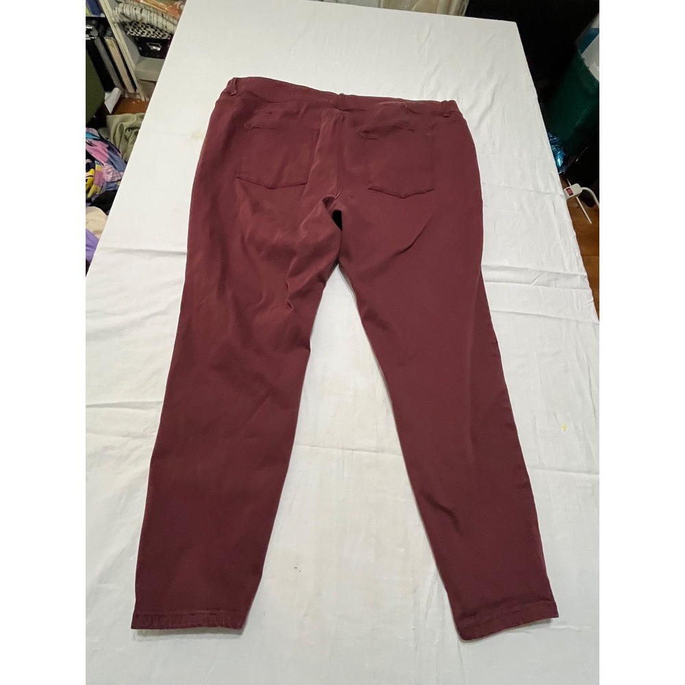 Maurices Women's Plus High-Rise Jeans Sz‎ 22 Burgundy